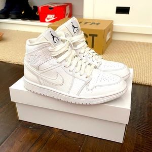 Jordan 1 mid snakeskin